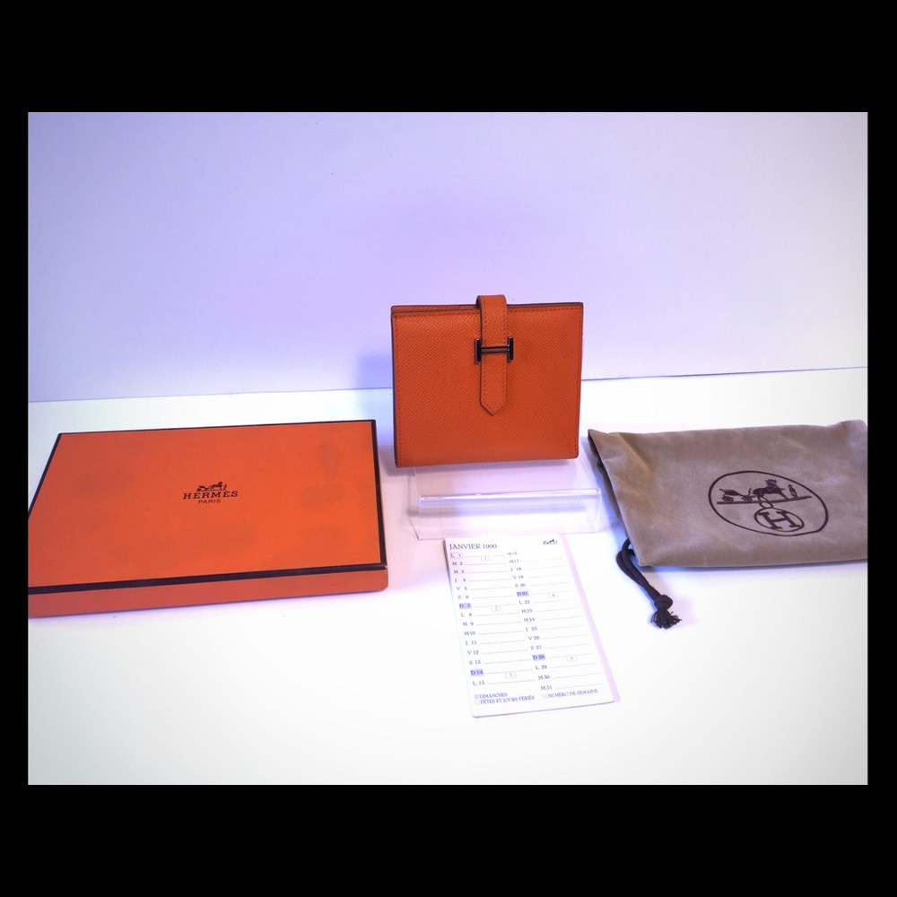 Pre owned authentic Hermès Bearn wallet